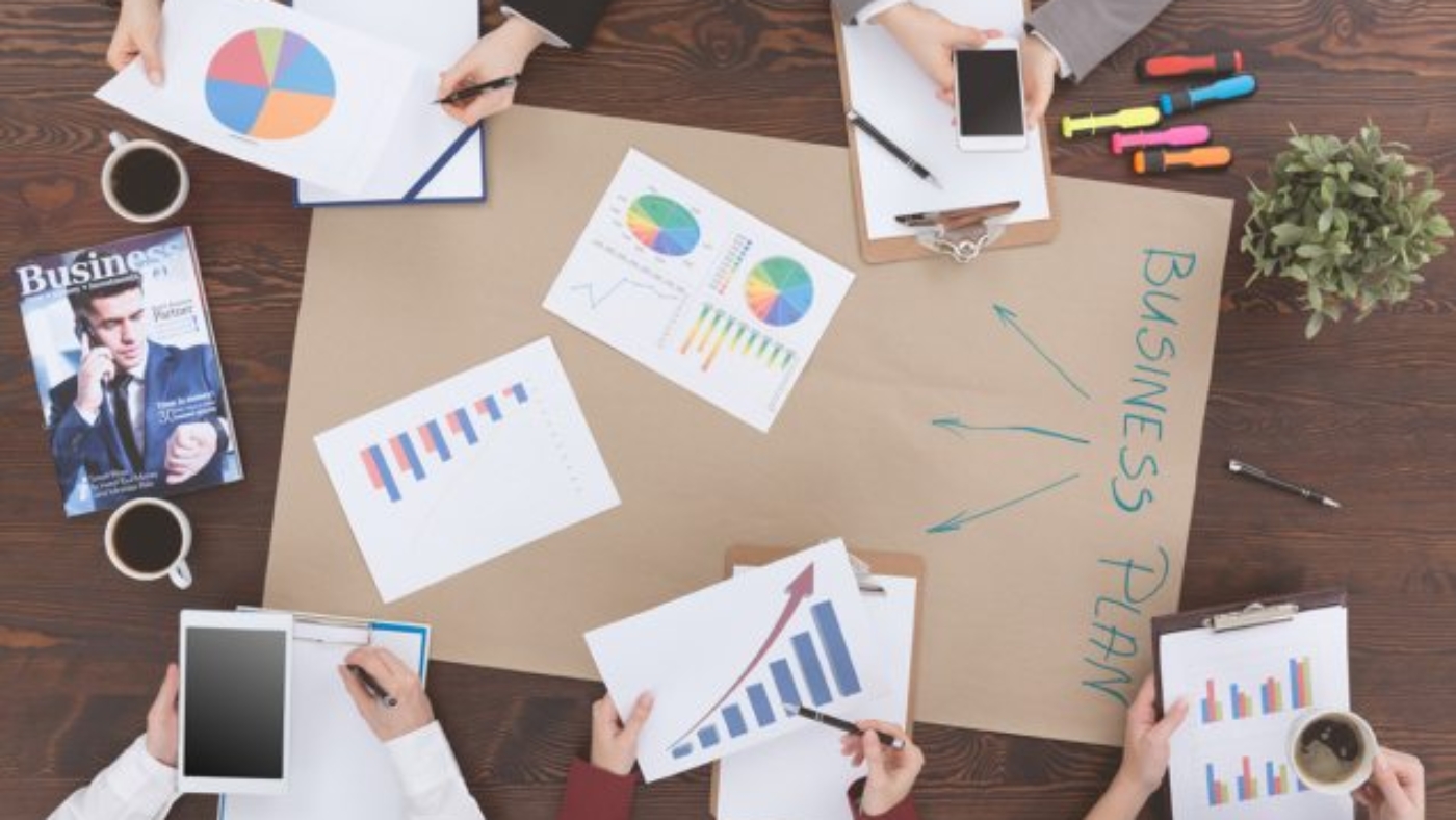 people-preparing-business-plan